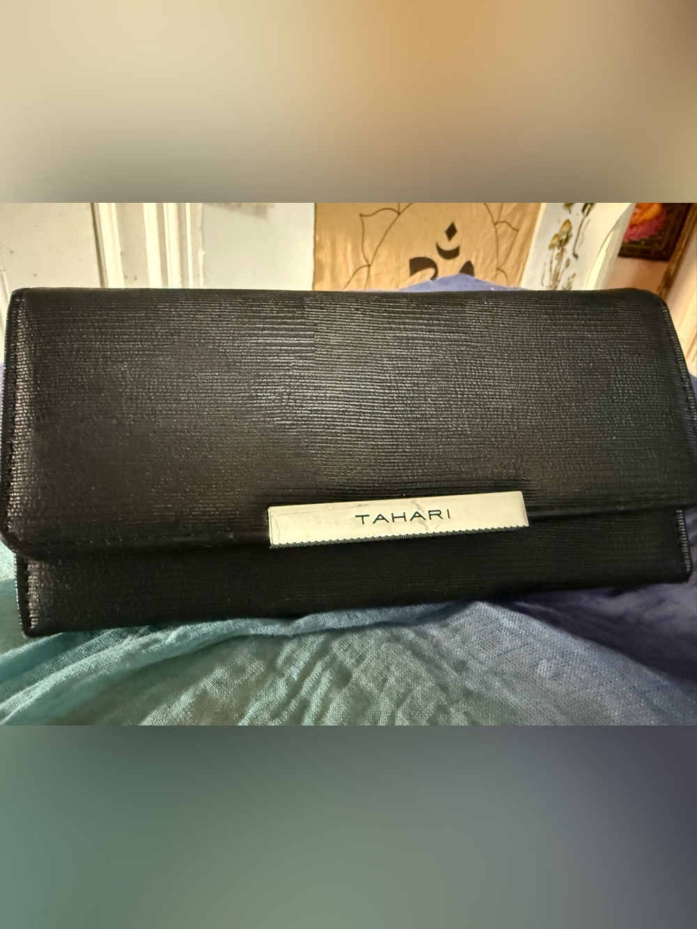 NWOT TAHARI trifold wallet